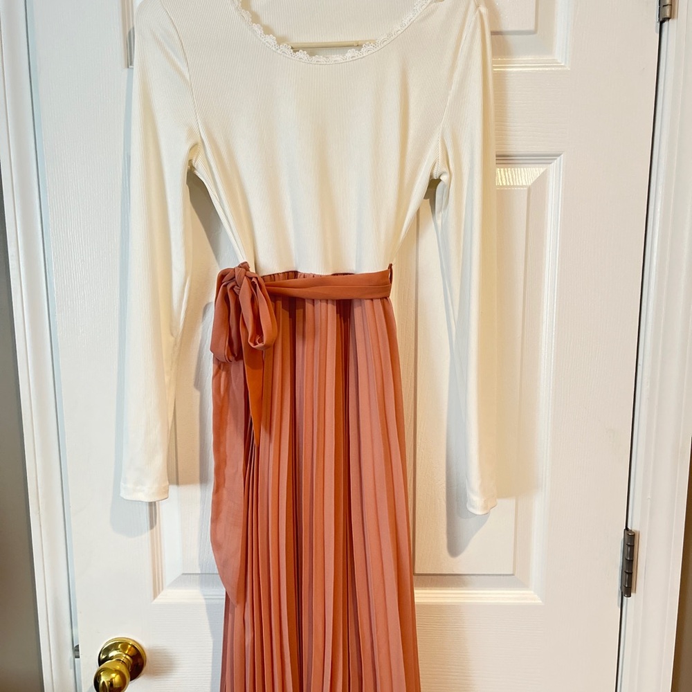 Elegant White and Pink Pleated Dress